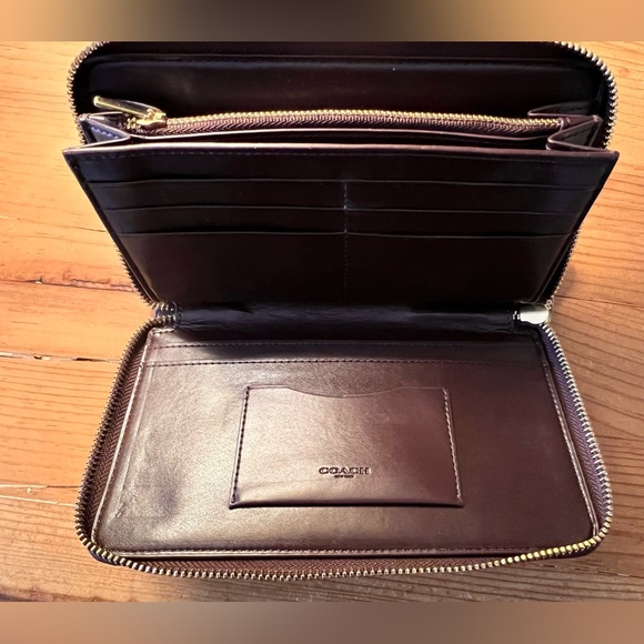 Coach Wallet - Picture 4 of 4